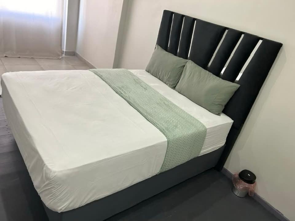 Chocolate City Guest House Іст-Лондон Екстер'єр фото